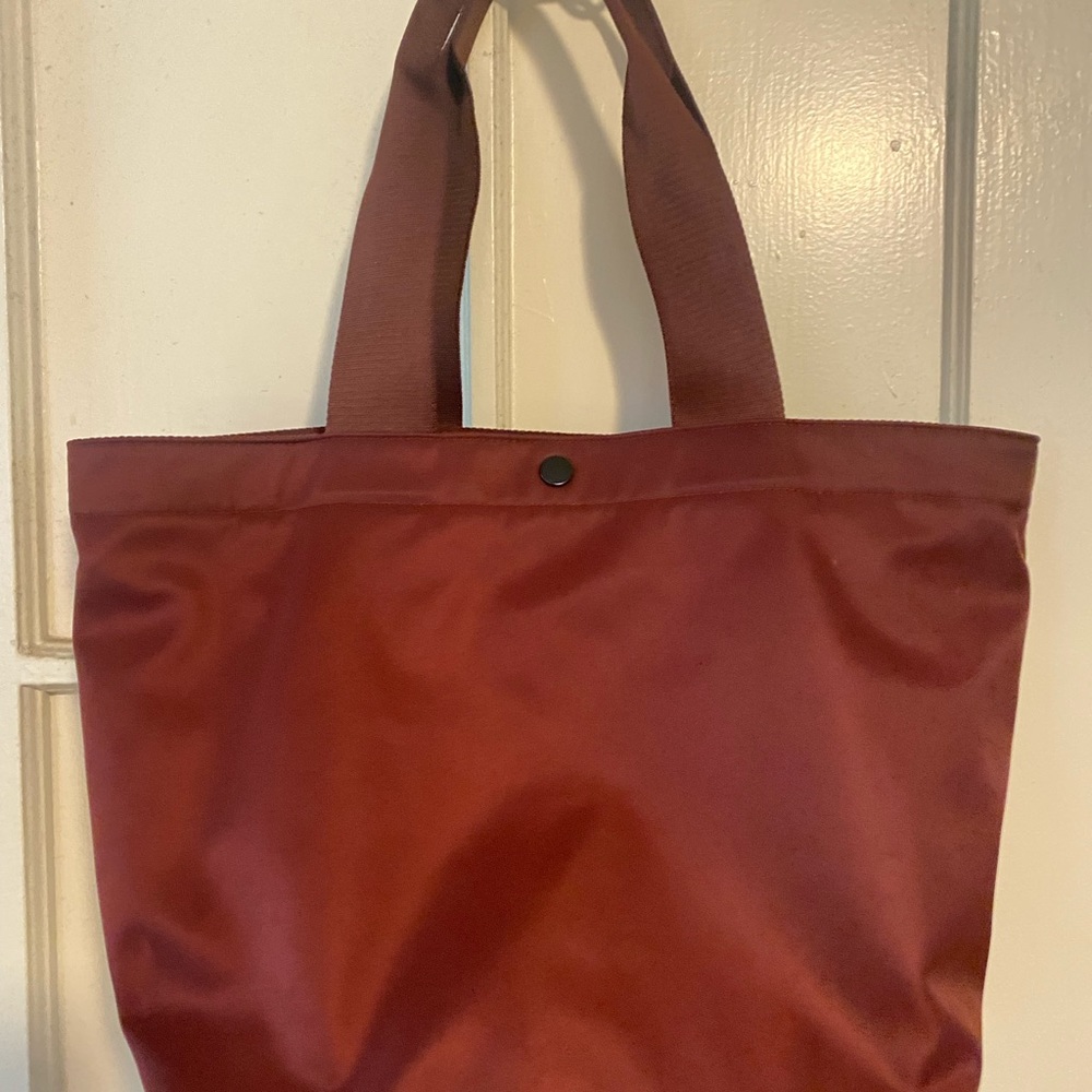 Uniqlo tote maroon/ 2020. gently used.